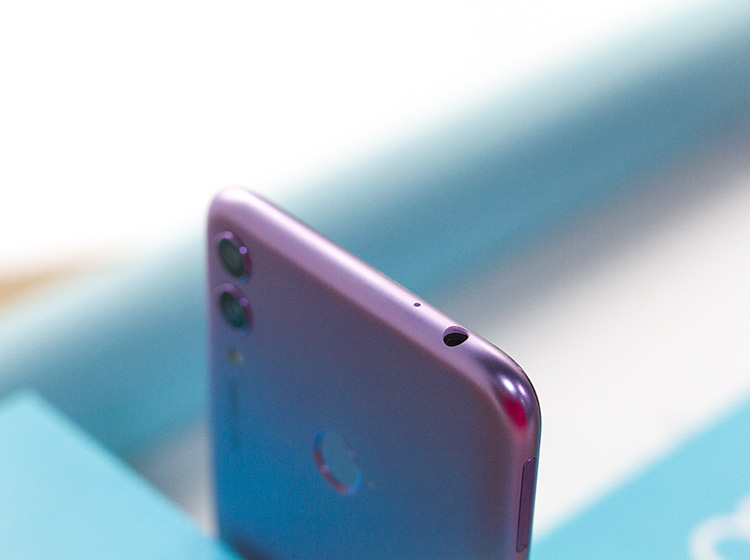 ��ҫ����8C������3.5mm�����ӿڣ�����������㡣����ҫ����8C������ͬ�����ֻ��������ʸл������������ʱƽ��и߶��ֻ���ˮ׼��