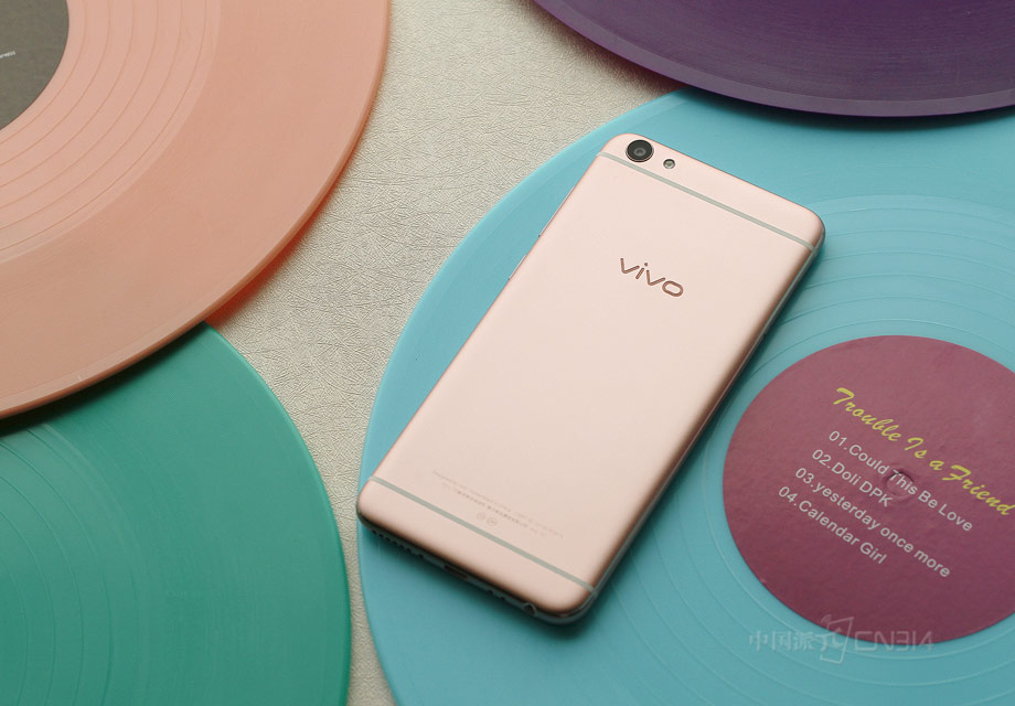 �����Ľ���������Ȼ��ܶ���ͷǳ����ƣ��������ɫ���ָ��£��ⶼ�����£�