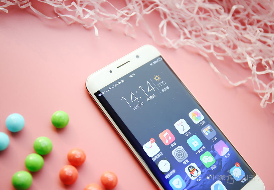 �û���ɫǰ���Ŀ��׷ǳ���࣬����������ʽ�������ƣ����и���ķ������������ģ����Ӱ��ƹ�Ч����ǰ�����������1600�����أ��䱸F/2.0��Ȧ��