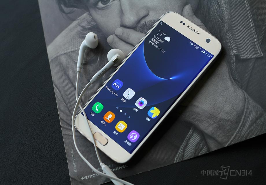 ����Galaxy S7 ���������һ��5.1Ӣ��Quad HD(2560 x 1440)�ֱ��ʵ�Super AMOLED˫������ʾ���������ܶȴﵽ534ppi��