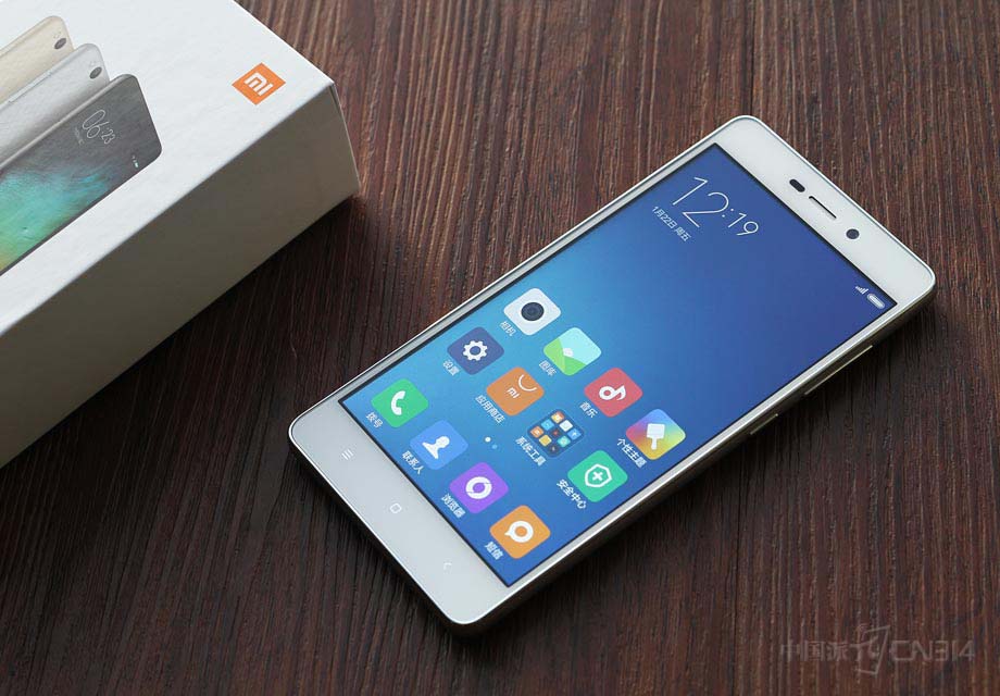 ����3������5Ӣ��1280*720����Ļ��ͬ������С�׵ġ����������������������ڳɱ�����Լ������3����Ļ�ڱ߱Ƚ����ԡ�