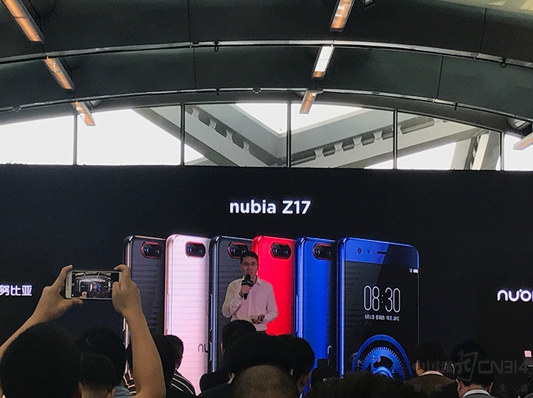 �������磬Ŭ���Ǿٰ���Ʒ�����ᣬ��ʽ�Ƴ���Z17�����棬����ͼ�ʵ���ϸ����Լ۱ȡ��ֳ������𱬣�һ����������