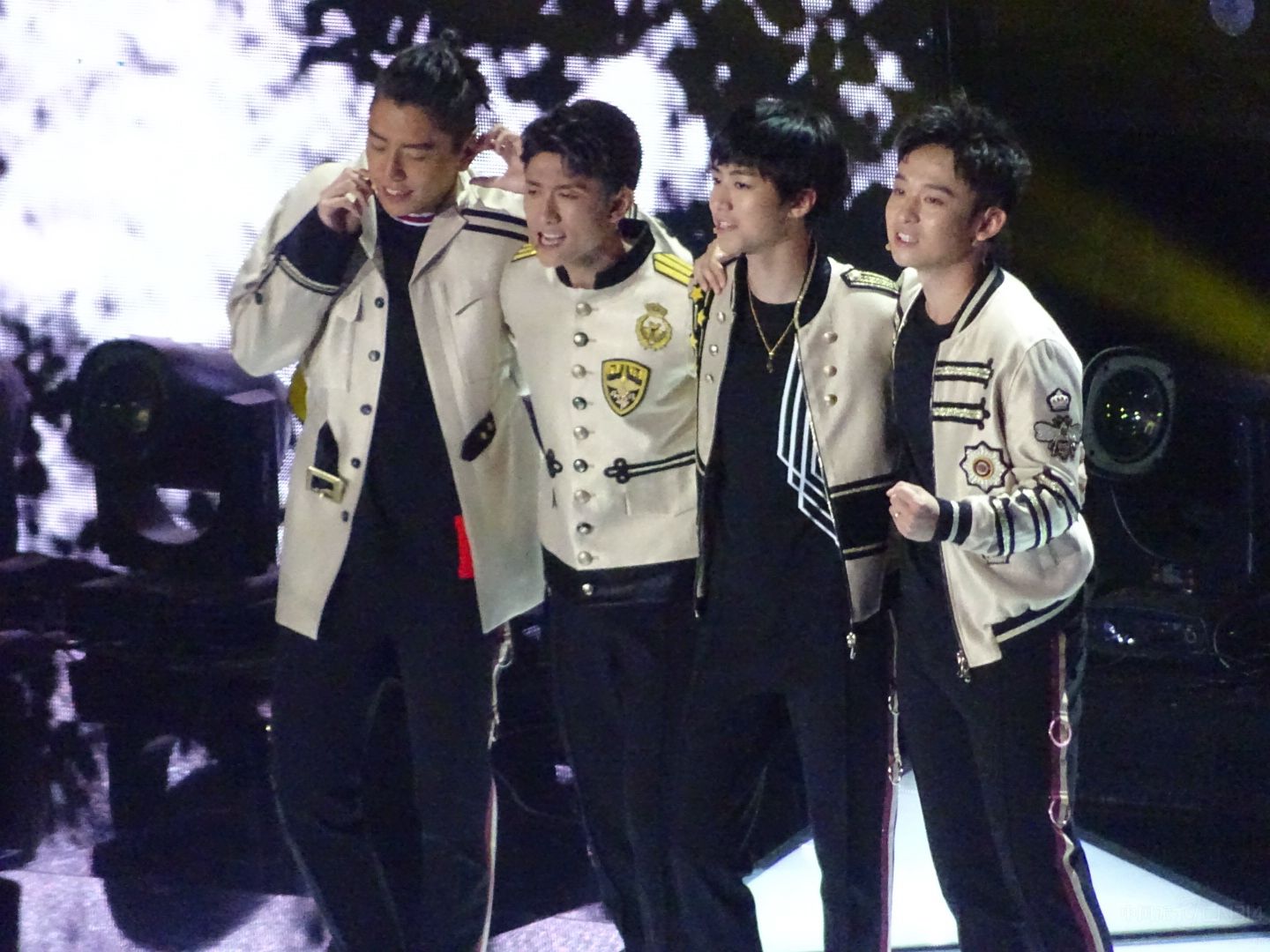 ���ӽ������յ�Сȭͷʵ����������