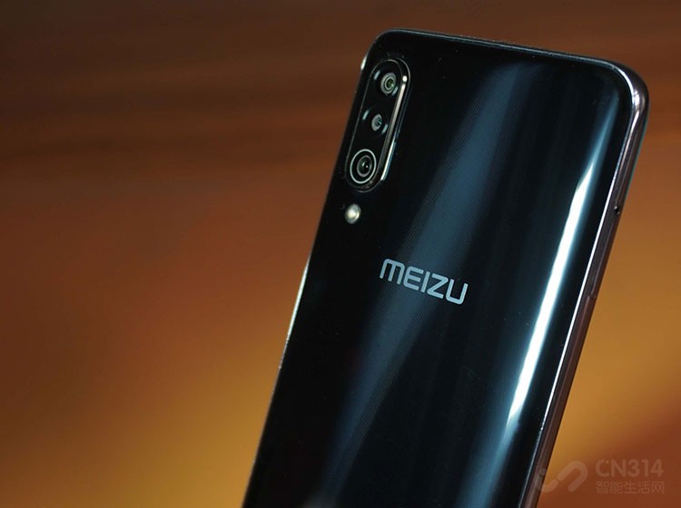 �����淨�ϣ��û��������������������ö��ͷ�����Ƶ�500�����غڰ׸й�Ԫ�����ӽǴﵽ118.8���800�����س���Ǿ�ͷ��֧��PDAF��λ�Խ���HDR+��������ӵ���˸����ص�ͬʱ�����ĳ����޵�Ч����