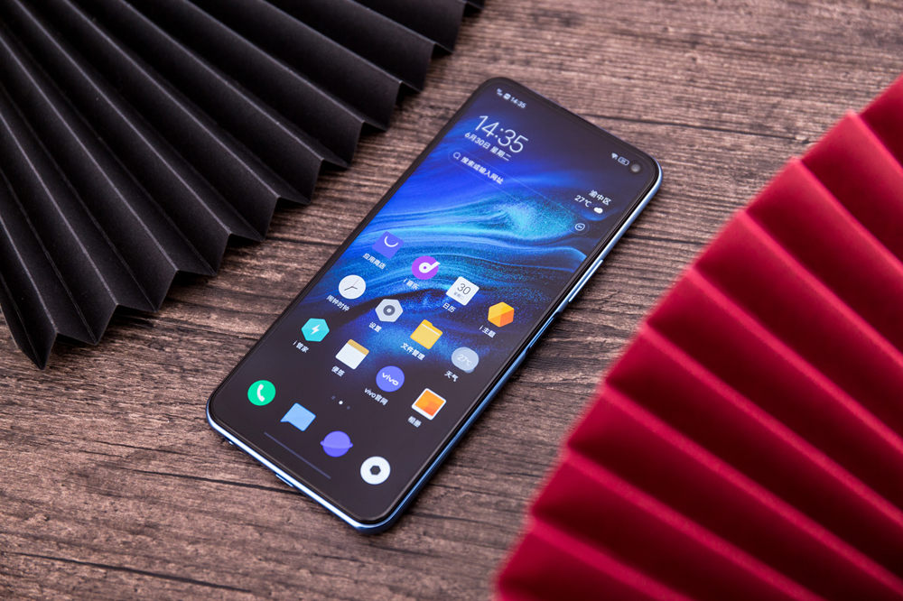 iQOO Z1xһ6.57ӢLCDȫĻֱ24081080أӵ98% sRGBɫ򸲸ǣ֧DCI-P3ɫռȸߴ90.4%Ӿʮ𺳡