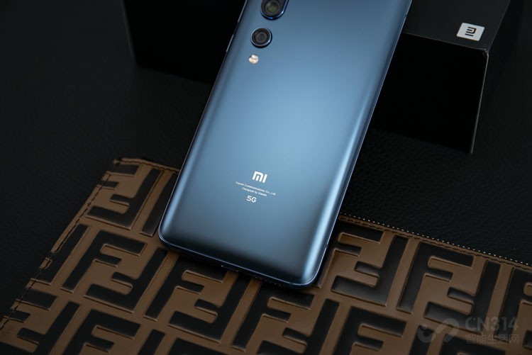 �����ϣ�С��10 Pro��������ߴ�4500mAh������������65W���������50W�������䡢30W�������䡢10W���߷�����ļӳ��£�����콢�Ŀڱ�Ҳ�ջ��˲�����������