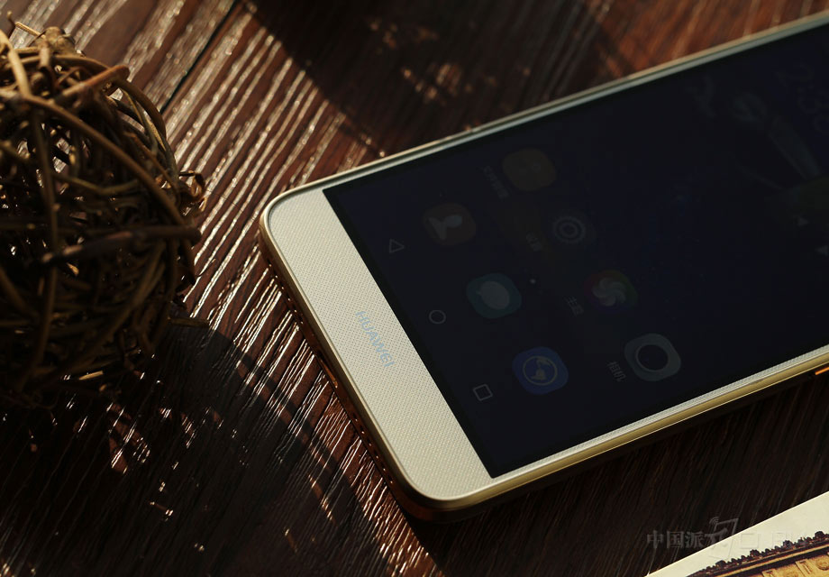 ��Ļ�ײ�ӡ�л�Ϊ��LOGO���û�������Android���ⰴ����ƣ���Ȼ�ˣ��ǿ����Զ����صġ�