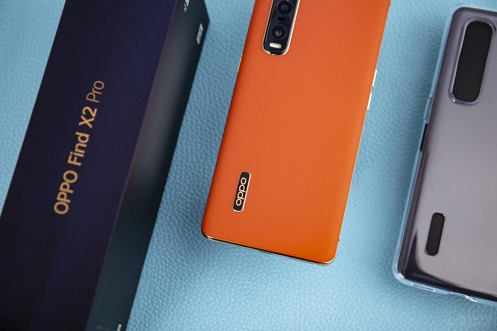 ��ȻOPPO Find X2 Pro�ĵ�ؽ���4260mAh������OPPOΪ���䱸��65E��SuperVOOC 2.0���䣬����10���ӳ嵽40%������38���Ӽ��ɳ�������ȻFind X2 Pro��5G�Լ�2K+120Hz�����������ϻ��������ٷ����ݱ���������״̬��7.9Сʱ������Ҳ�㹻��ɫ��