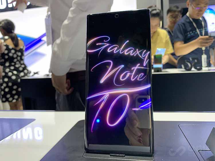������������Galaxy Note 10+ 5G��ʽ�ڹ��ڷ��������ڹ��ڴ󲿷������߶��ԣ������к��ⷢ������ǰԤ֪�ֻ���Ӳ�����ã����Դ󲿷��˵Ĺ�ע�㶼�����5G�ֻ��������ۼ��ϡ����������ջ������ֻ��Ĳ���Ӳ������������������˸�����Ż����������Ϲ��������ߵ�ʹ��ϰ�ߡ�