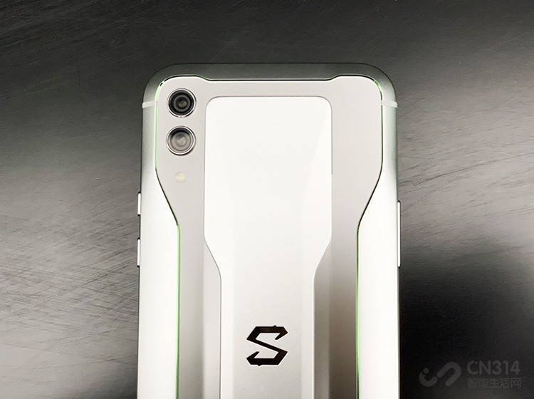 ��������ƺͺ���Helo�Ƚ����ƣ������������ʲ����˲����Լ��������֣�����˻������ȹ��Լ��ָе��󻬡�������ɫ��һ�αȽϷḻ���ṩ�˺ڡ����������֣����ʸ�����˵����ɫ�ڹ���Ч���ϻ���������ָ�Ϊ���ԡ�