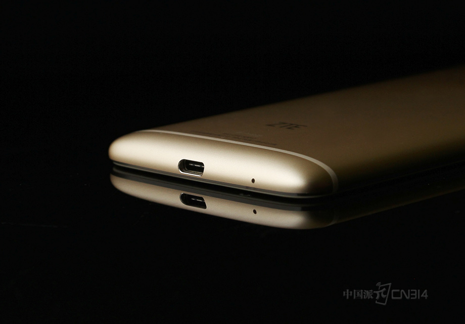 ���7�ײ��������Ƚ���USB Type-C�ӿڣ�������������������ڻ������棬�ײ��������ݺ���˷翪�ף����һ������¡�