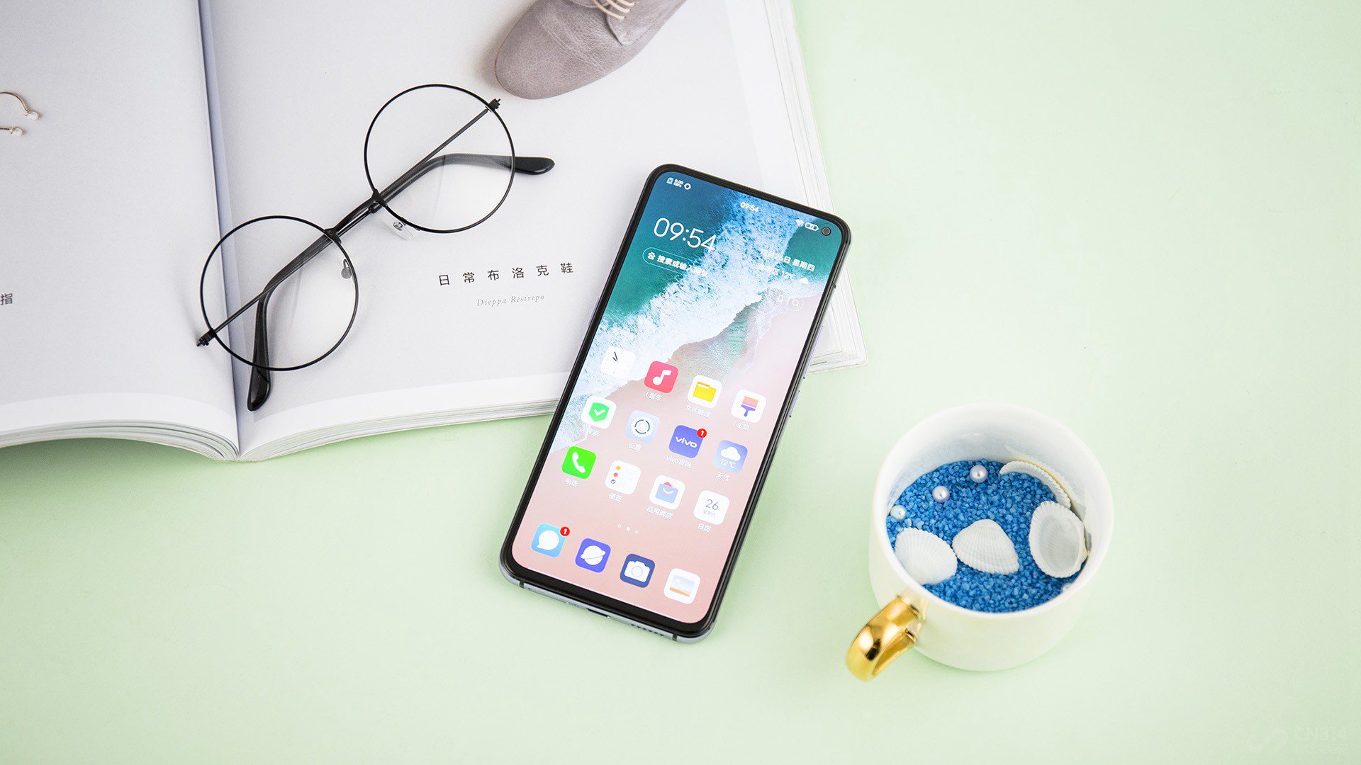 ��vivo X30֮ǰ��vivo���µ���Ʒ��iQOO�Ѿ������˵�ʱ����Լ۱ȵ�5G����iQOO Pro�����Ƕ�����Ҹ�ͨX50����оƬ��iQOO Pro��˵�������ϵ�����2020�꣬�������Բ��㣺��ģ����������2020��������5G�ֻ�����������vivo�Ƴ���X30ϵ�У�����X30 Pro���ǳ��ټ���ʹ��������Exynos 980��