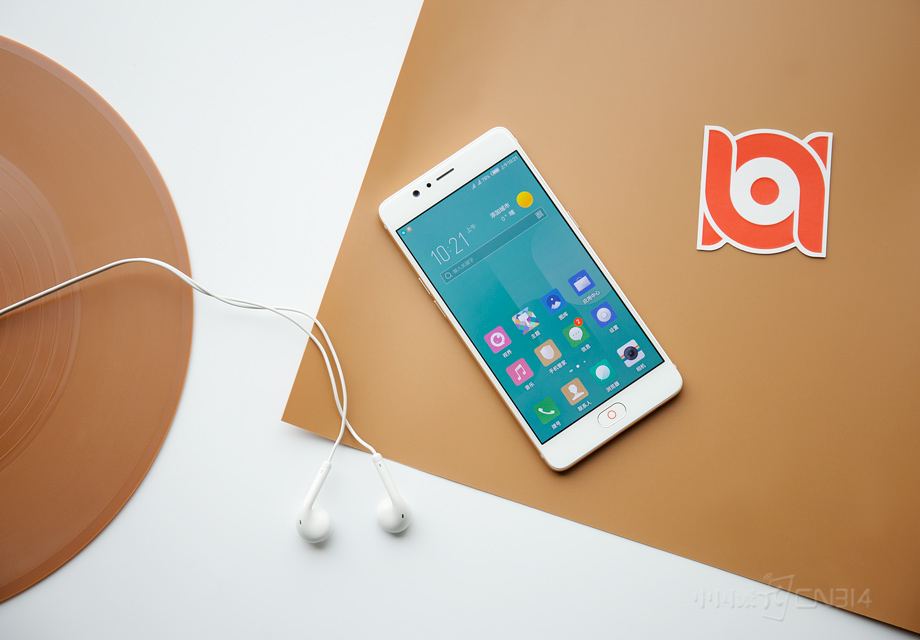 5.5Ӣ�����Ļ�����ܴ����������Ӿ����ܣ�Ҳ�ܱ�֤���õĵ����ճ�Ч�������ֲ����ĸо��ǳ�������