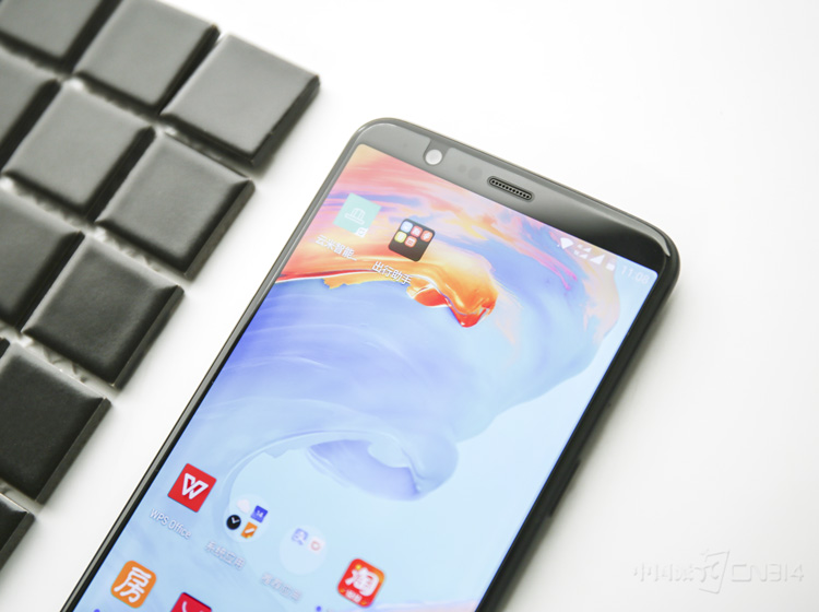 ��ͷ���䱸������ͷΪ1600�����أ���������IMX371����������ͲҲ�ǽ�С����ЩҲ��������Ļ���еĿ��ס�