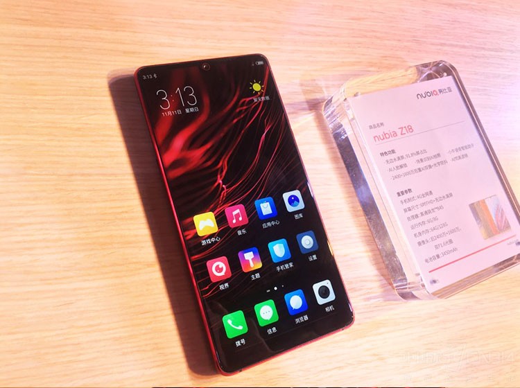 9��5�����磬Ŭ�����ڱ����ٿ���������ʽ�Ƴ����콢�ֻ�Ŭ����Z18��������ġ��ޱ�ˮ�������ĸ��������˲����˵Ĺ�ע�����ڷ���֮��ƾ�賬����ռ�Ⱥ������Ļ����Ƶ���������ֵ�صĺøУ����������ֵ��Σ�����������һ���������ɣ�