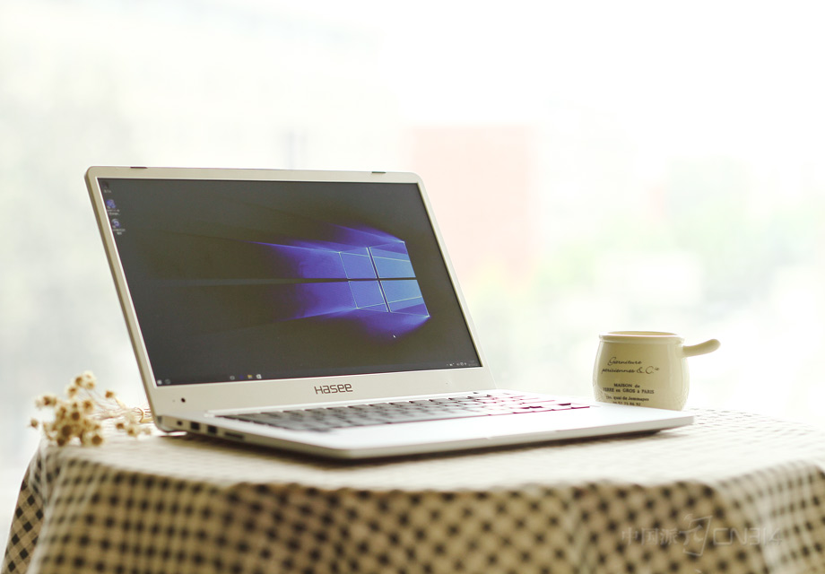 ��Ļ����������洦���������û��ڵƹ��»��߹��߽�ǿ�ĵط�ʹ�ã�����������˷��еķ�������