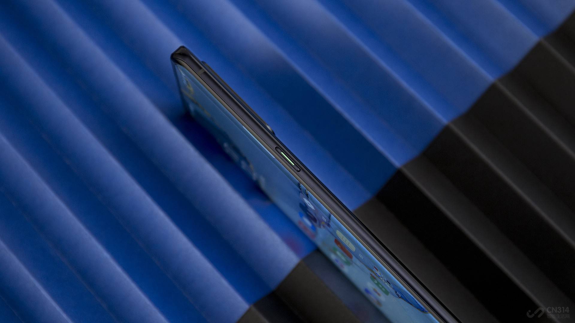 OPPO Reno3 Pro����������765G���5G SoC��֧��NSA�Լ�SA˫ģ��ͬʱ������֧��5G�����5GHz Wi-Fiͬʱ���������ͬʱ������Ϸ�������ļ����ڵ����������⡣