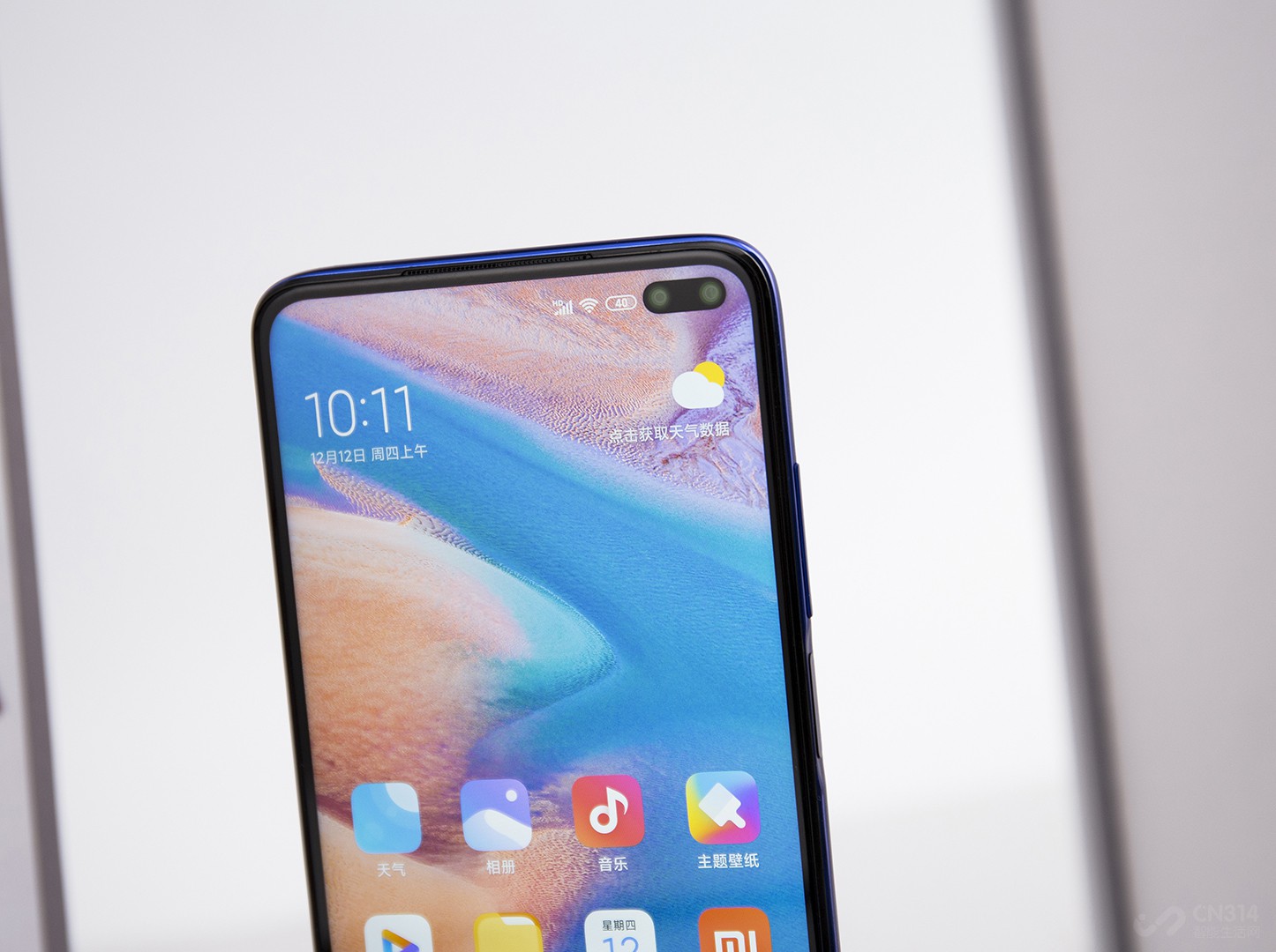 �˴�Redmi K30ʹ�õ���LCD�ڿ׼�������������С���׳ߴ磬������©�����⡣