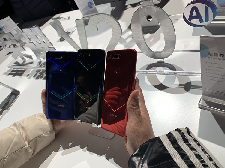   ��ҫV20�������졢��ҹ�ڡ��Ⱥ�������Ӱ���ͻ�Ӱ��5����ɫ�����л�Ӱ���ͻ�Ӱ����MOSCHINO�����