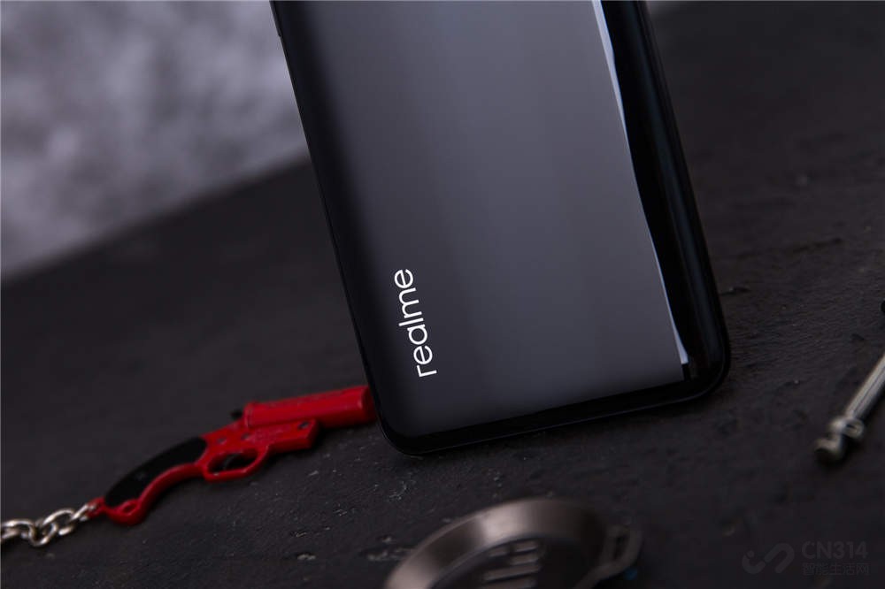 X50 Pro Ұ汾4200mAhĵأܹжûһʹáȻҿÿ춼дʱϷУĵٶȸ죬X50 ProҰṩ˸ߴ65WĿ䣬СʱҾܳ10ӳ䵽40%ûκ⡣