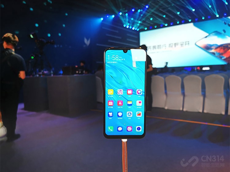 19.5:9��Ļ�������ֻ������������޳���2340x1080�ֱ�������85%��ɫ����ɫ�ʱ�����Ҳ�൱������