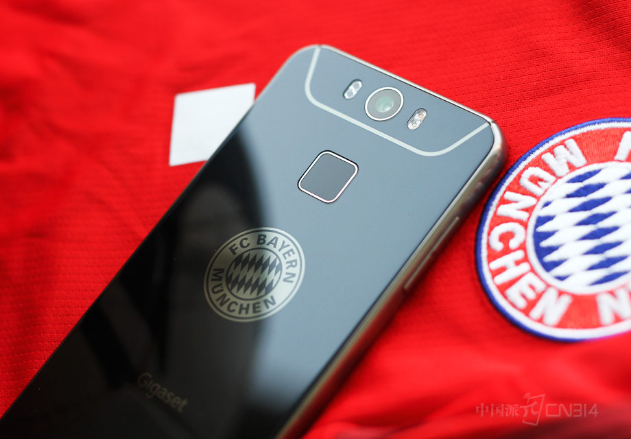 Դ���ڵ¹����Ͻ����г���Gigaset Me���е��ں���������棬�������п���͹�Գ����µ�����