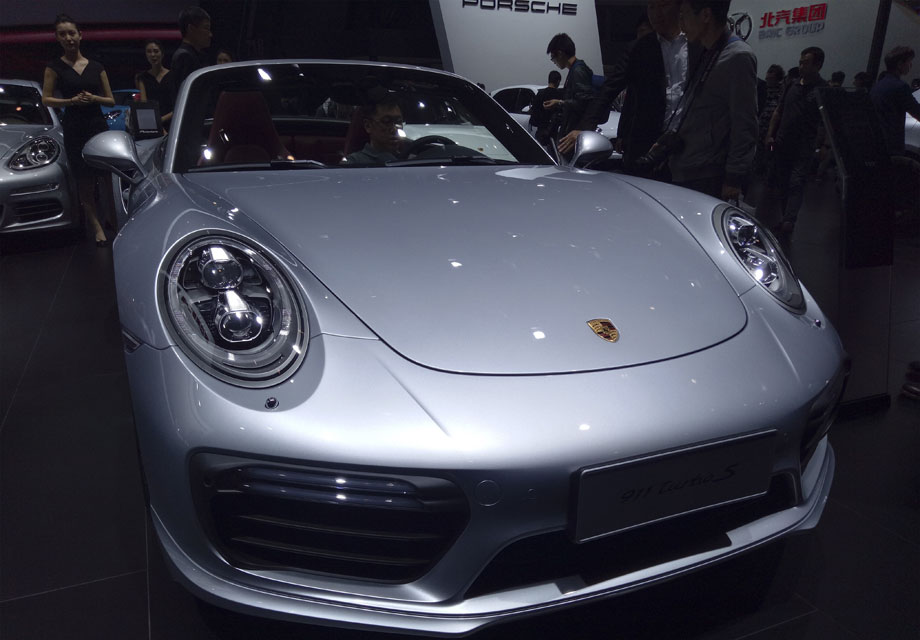 �����ɫ�ı�ʱ�� 911 turbos���ǰ�����360�ֻ�f4�ڳ�չ�ϱ��ֻ��Ǻܲ����أ�