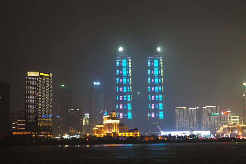 �������ϡ���¥���£�10��22�������ϲ�һ�����������ƹ���ɹ��걨������ཨ������̶��������㼪��˹��¼����һ���ٵĻ���Ƕ��ϲ���һ�����������������̵Ŀ϶���Ҳ��־���ϲ�����ҵ������������������ߴ��ϡ��ˡ�