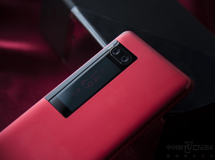 �������ɫ�汾ʹ������ɰ���գ�����˿���ո���մȾָ�ƣ��ָи��ã��������з·�����һֻ����������֣�