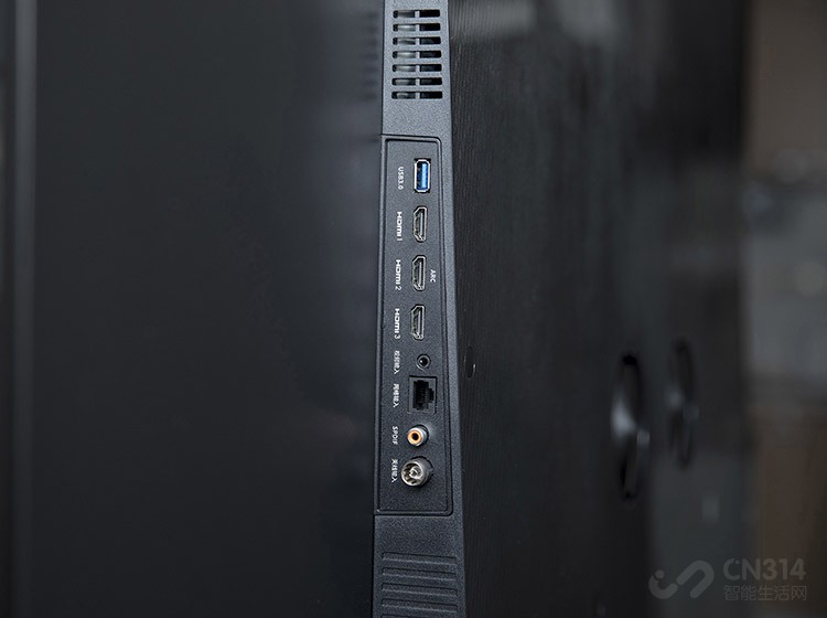 �����������Ҳ��ǵ����ϳ����Ľӿڣ�����HDMI�ӿ��䱸��3����ӵ�ж������Դ���ڵ�����Ҳ���Ը����Լ���������ʵ�ʽ���ѡ��