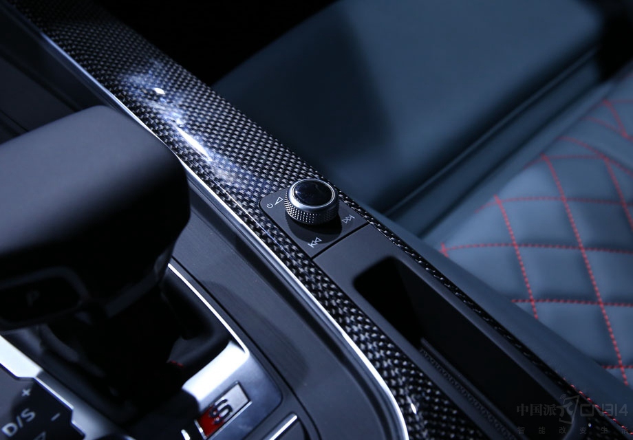 �ڼ�˺����Ļ����ϣ�ÿһ����͹���Ÿ�ǿ���˶��С�