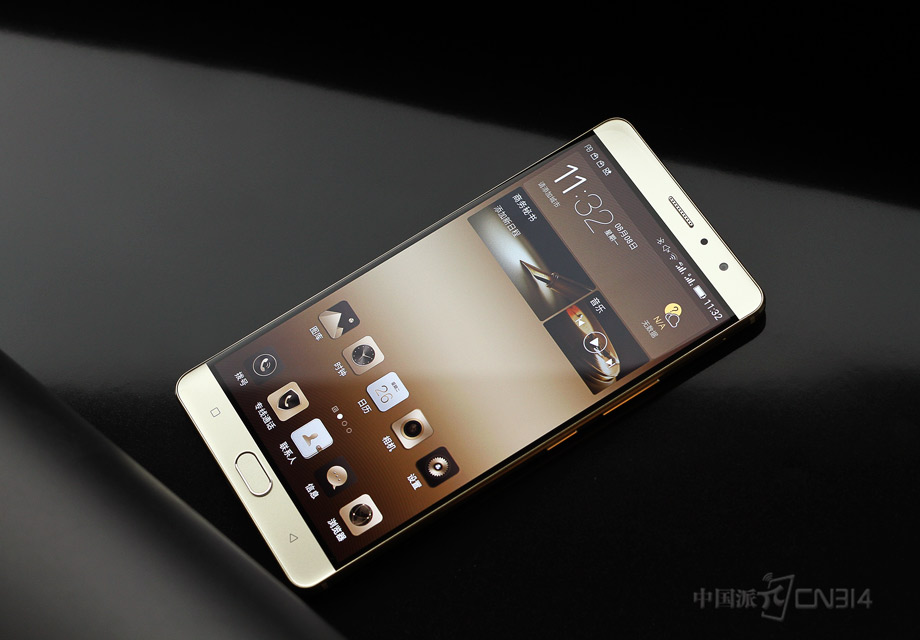 ����M6 plus��Ϊ������������+��ȫ�콢�еĴ������ͣ�����6.0Ӣ����Ļ������2.5D������壬�����������壬��ֵ�ĸߡ�