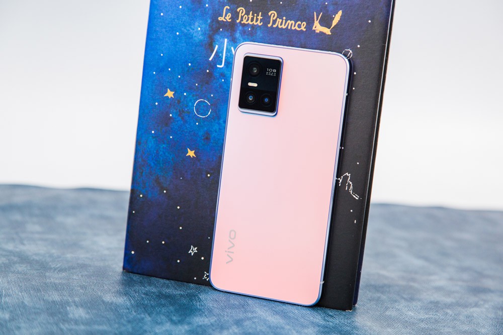 Ӳ棬vivo S10 ProҲﵽһСֻеã1100оƬ4050ʱ44W˳ɫ־õĲͣЪ