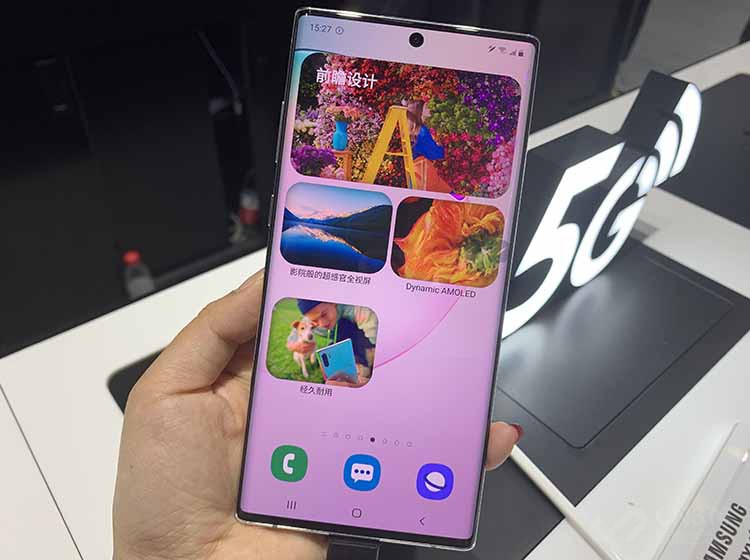 ����ϣ�Note 10+ 5G���õ���6.8Ӣ����ڿ�����ƣ�����������Ϊ�޳�����ʹ����С��Ů���û�Ҳ�ܵ����ճ֡�������Ƶ��ڿ��Ƿ�Ӱ��й�Ч���ͼ��ʼ����ˣ��Ӹ��˵ĵ�����Ƕ��������������ݸ�ƫ�����ֻ�������������ʾ������ƽʱʹ�ú��ٻ��ע����һ�׶���