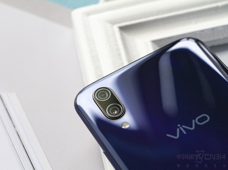vivo X23���沣�������ܾ�������һ���Ļ��ȴ��������Բ�����ɵĽ����������Ӷ������˷ǳ��������ָС�