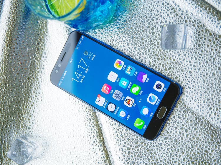 ��ǰ���ϣ�����vivo X9s ������������ȫ����壬�뱳����ɫ��ײɫ��Ʒǳ����г�������������5.5�糬խ�߿���Ļ���߿�խ��1.59mm���Ӿ����в�����������