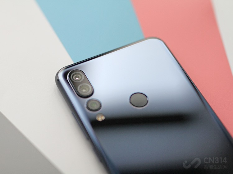 ���������ṩָ��ʶ��ģ�飬������1600��������ͷ��+ 800�򣨳�����+500����������㣬֧�ֹ�ѧ�佹�������黯������ʶ���ȫ�����յ�������飬����Ч�����ڡ�