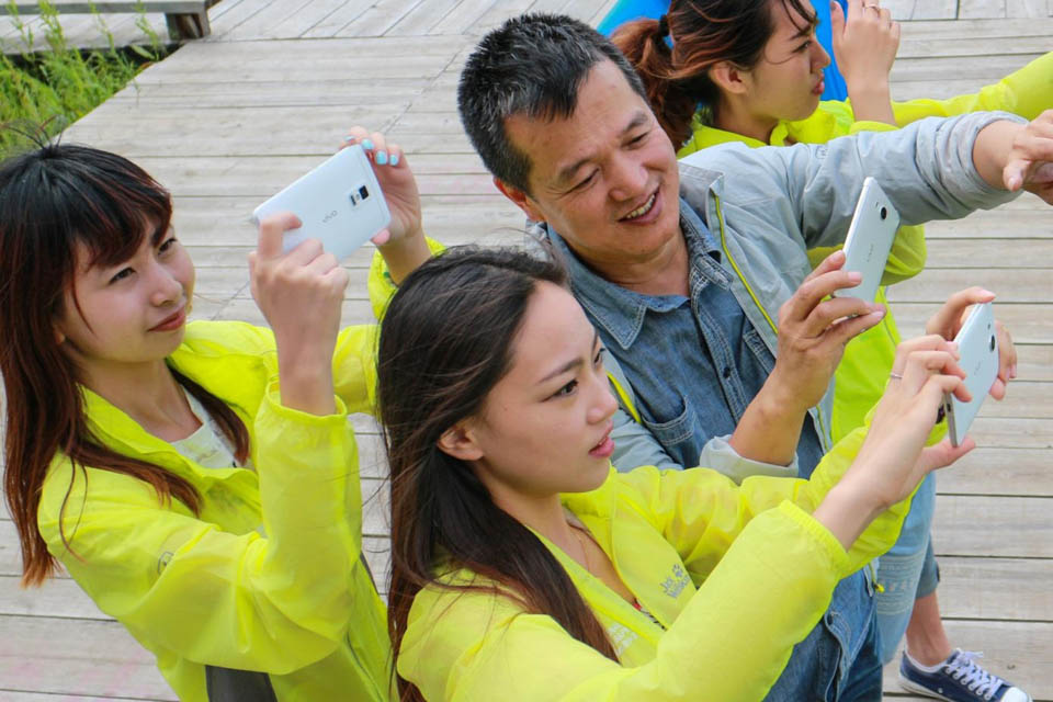 ivo Xshotӵһʽհרערҵ飬ʵİѹУ밴ԽԽȫգרҵĵŰȫһ¡κе£˫հvivo XshotͻԶѸ5Ƭ