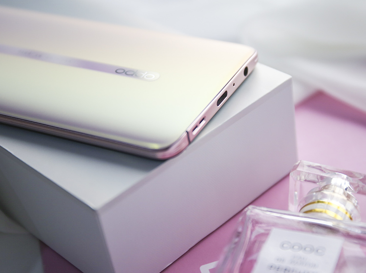 Reno����������ͬ�����ֲ�����3765mAh�������VOOV����3.0�����������������ڣ���������������Ϸ�����䣬��֤��Reno�ֻ�����ʱ�����ߡ�