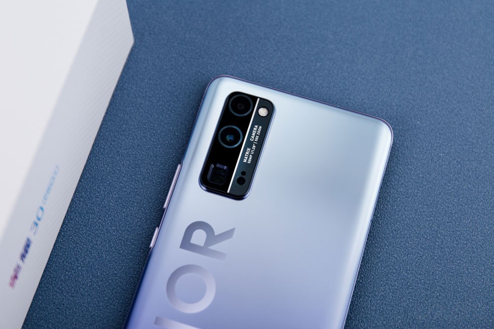 Ӱϵͳҫ30 Pro+ĺ֮һģ鹲ͷΪ5000أǾͷΪ1600أʣһǿʵ50佹ĳͷ