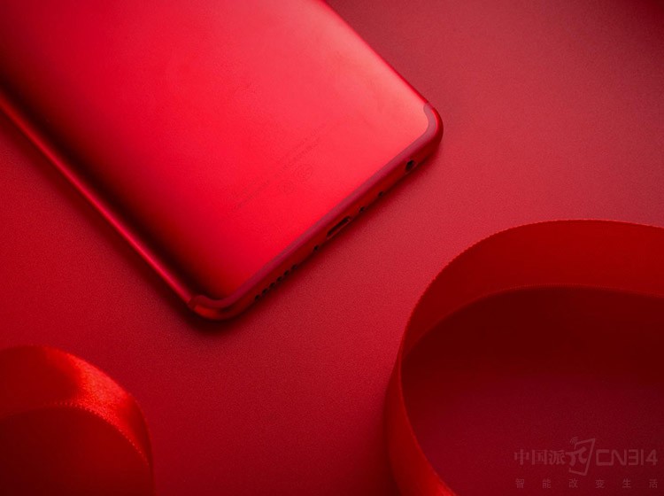 ������·������˼���������ԣ����˱�Ҫ���ֻ���ʶ��Ϣ֮�⣬�ܱȽ����ԵĿ����ľ�ֻ��U������ע�����ߴ��ˡ���������ע�ܴ�Ҳ�ǲ����˸���ҫ���໥��Ӧ�ĺ�ɫ�����ܻ���ɫ�����Ҳǡǡ����Ϊɫ���Ե�ʣ����䱳���Եĸ�����ζ������֮��֮�⣬���۶����ס������߽ӿڡ���������Ͳ���еĿ��ף�������������ҫ��Ԫ�������У������ϸ�ڵİѿز��ò����˷�����