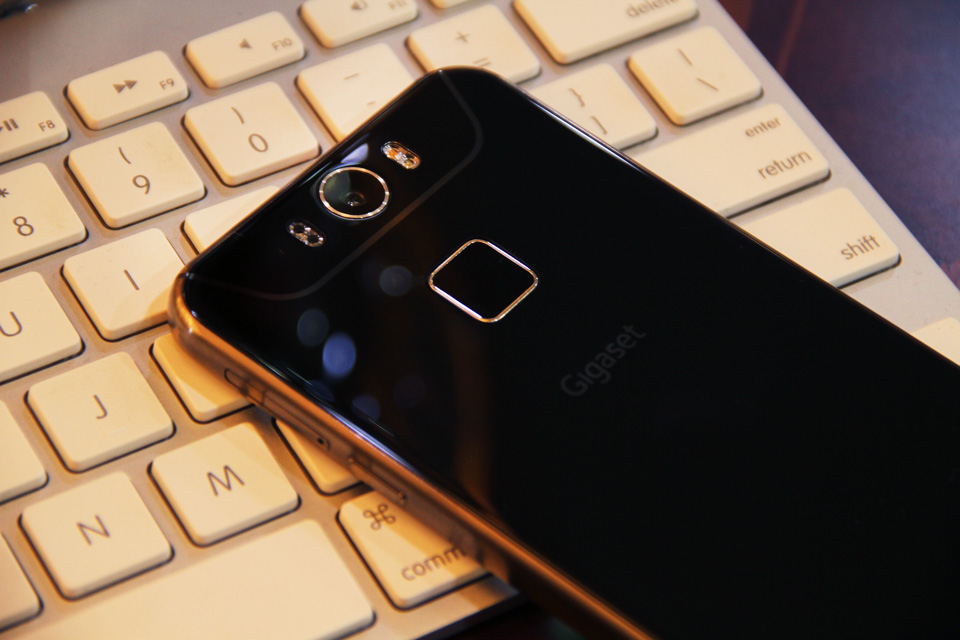 ����ͷ�·�Ϊһ��ָ��ʶ��ģ�飬ͨ����Ȧ����������ͷ�·�ΪGigaset��LOGO��