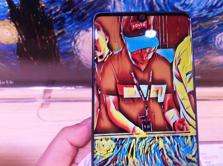 ҹ��ʱ��ͬʱ���������Ƭ���������ؼ���ʶ�������������ڼ���ʱ���ڽ�������������ٽ�����ǿ��AI����������˲��������ȥ������������ųơ�ҹ��֮������ͨ��ET���е����ѧϰ���ֻ�Ҳѧ�����ͻ�һ���������񣬿���ʵ�ֶ��ֲ�ͬ������������ܡ�