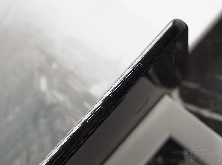 ��Ϊһ��ǧԪ����360�ֻ�N7 Lite�䱸4050mAh��������أ��ճ�ʹ������ʱ���ɴ����죬����ֻ���֧�ֿ�似������������ֻ�������ĵȴ�ʱ�䡣