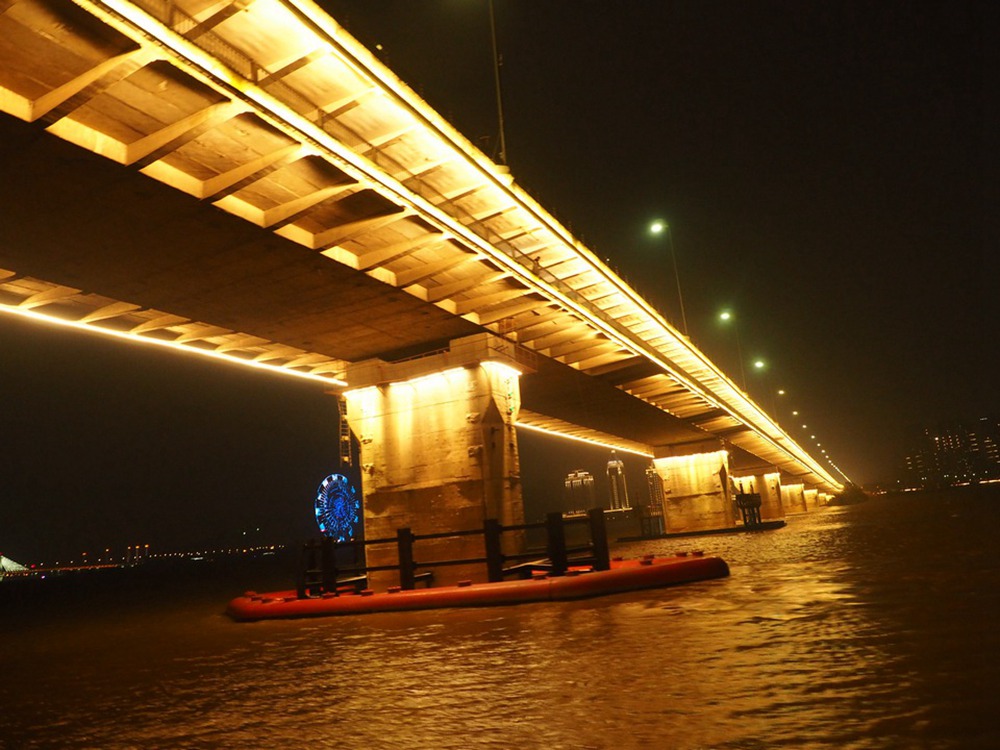 ��һ������֮�������8����ĵƹ����ͨ��һ�������ġ��󡱡����������ϲ���ʷ���ִ��ν�������Ӫ��������������߸������������о��۵ƹ������ġ�һ��������������ԡ��Ķ��ؾ��ۡ�