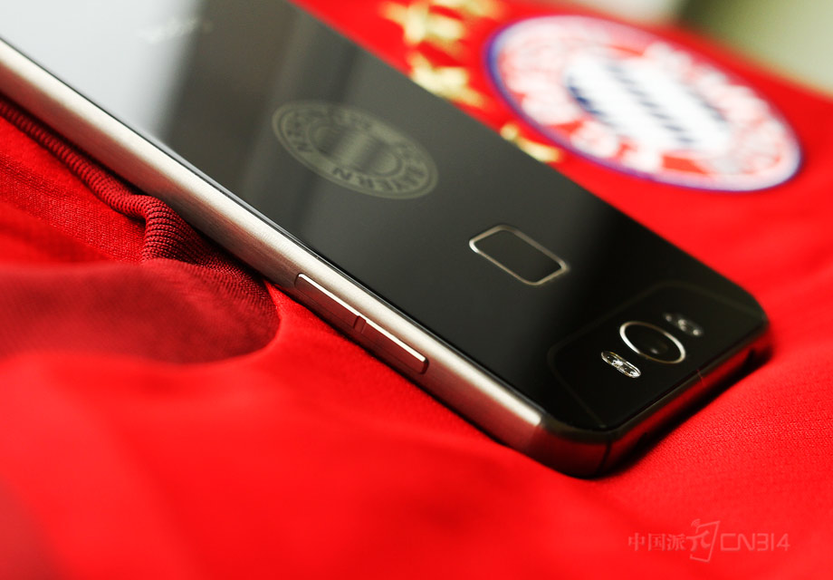 �ڹ����Է��棬����������ڱ߿���࣬��Դ���������˻����Ҳ࣬�ǳ����Ϲ��˵�ʹ��ϰ�ߡ�