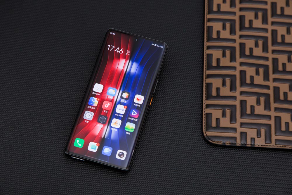 传承速度美学 iQOO 8 Pro赛道版精美图赏 iQOO 8 Pro,E5发光材质,骁龙888 Plus,