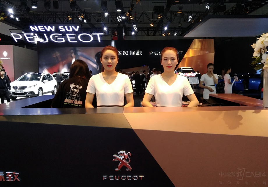 ����΢Բ,��ò����,һ˫�����۾���ڹ���,���Ҳ���Դ���Ц�⡣