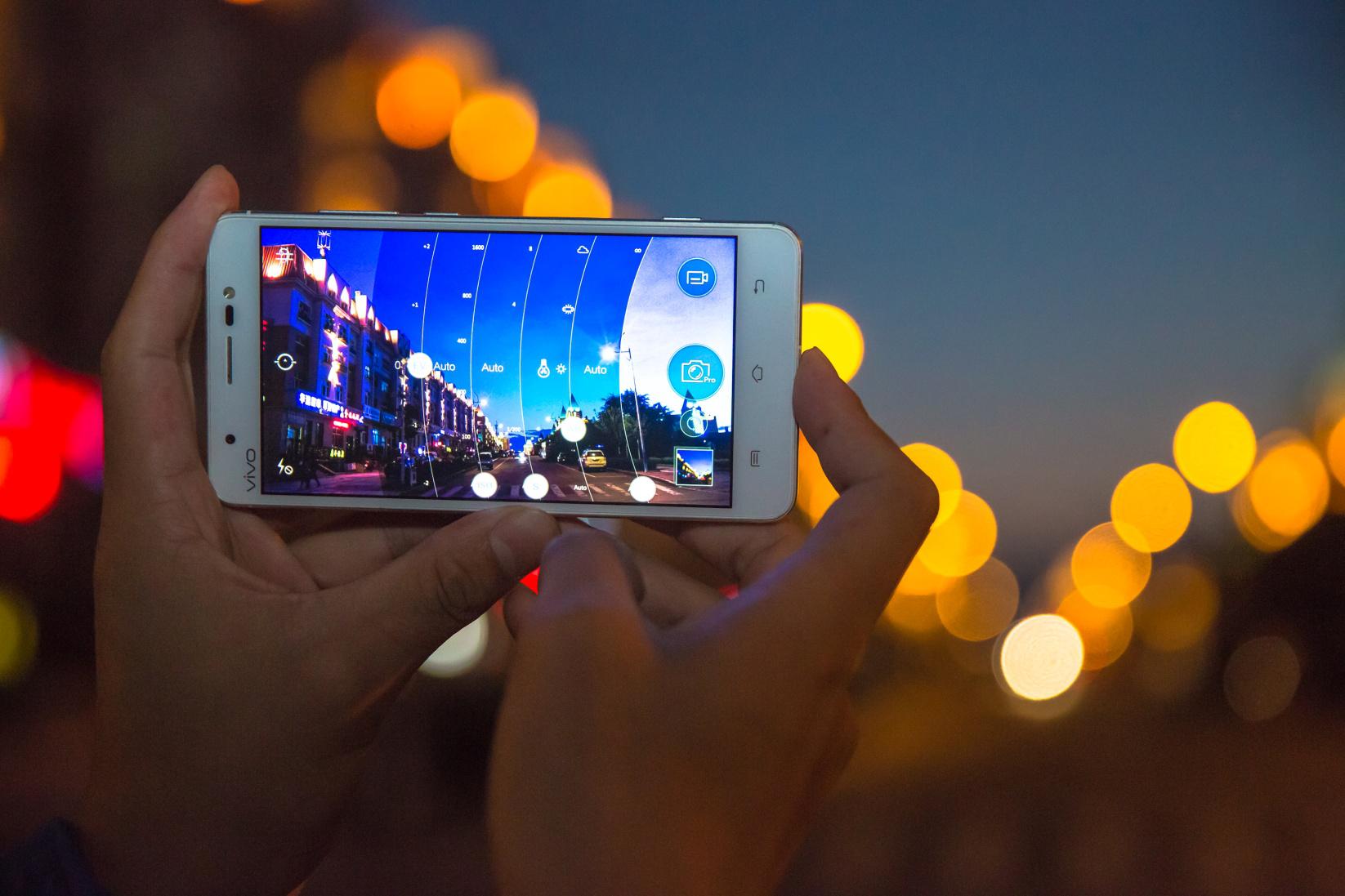 Ϊ˷㲻ͬûѡvivo XshotԶ弫ǿרҵģʽֶڶԽ㡢ƽ⡢عʱ䡢ISOعⲹȣйͼߡˮƽ߰ûƬרҵģʽ£ͨϸvivo XshotĳһĴƬ