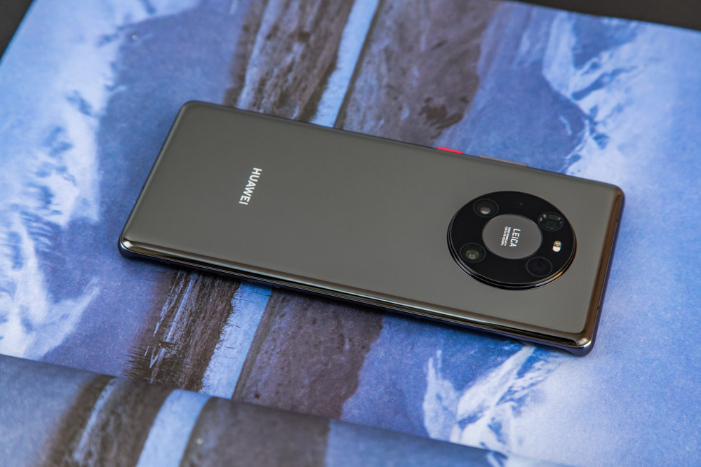 �������ϣ����λ�ΪMate40 Pro���õ�����9000���ܳ�Ϊ����߶�оƬ�ľ���������ʲôԭ��Ͳ��ི�ˣ���Ҷ����ġ�оƬ���ܱ����ǳ�ǿ��CPU����1������ˣ�3����ˣ�4��С�˵ļܹ���ƣ������Ƶ�ɴ�3.13GHz��GPU�׷�24�� Mali-G78 GPU��Ⱥ�������ǰ������990 5G��ͼ��������������60%��